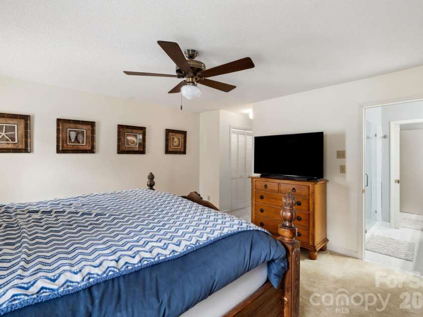 33 Lantern Lane, Lexington, NC 27292.  MLS# CAR4336982, YatesRealty ID 5557. 