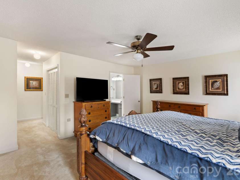 33 Lantern Lane, Lexington, NC 27292.  MLS# CAR4336982, YatesRealty ID 5557. 