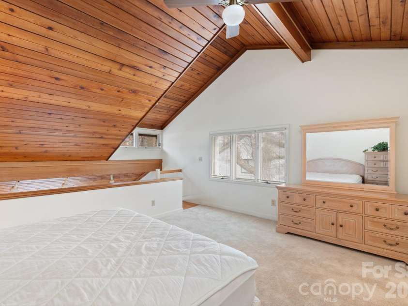 33 Lantern Lane, Lexington, NC 27292.  MLS# CAR4336982, YatesRealty ID 5557. 