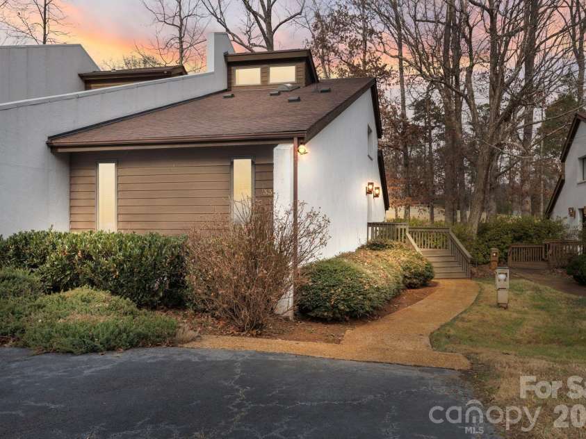 33 Lantern Lane, Lexington, NC 27292.  MLS# CAR4336982, YatesRealty ID 5557. 
