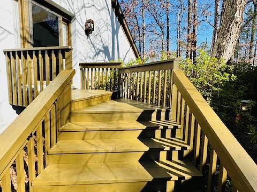 33 Lantern Lane, Lexington, NC 27292.  MLS# CAR4336982, YatesRealty ID 5557. 