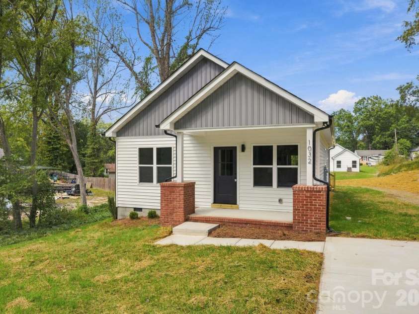 1032 Sycamore Avenue, Gastonia, NC 28052.  MLS# CAR4432941, YatesRealty ID 55570. 