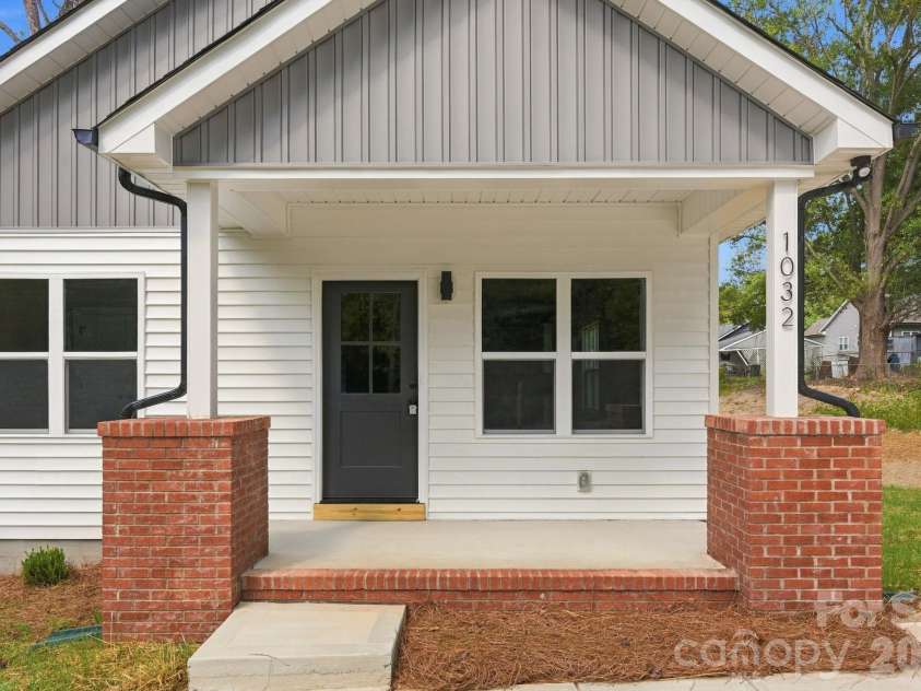 1032 Sycamore Avenue, Gastonia, NC 28052.  MLS# CAR4432941, YatesRealty ID 55570. 