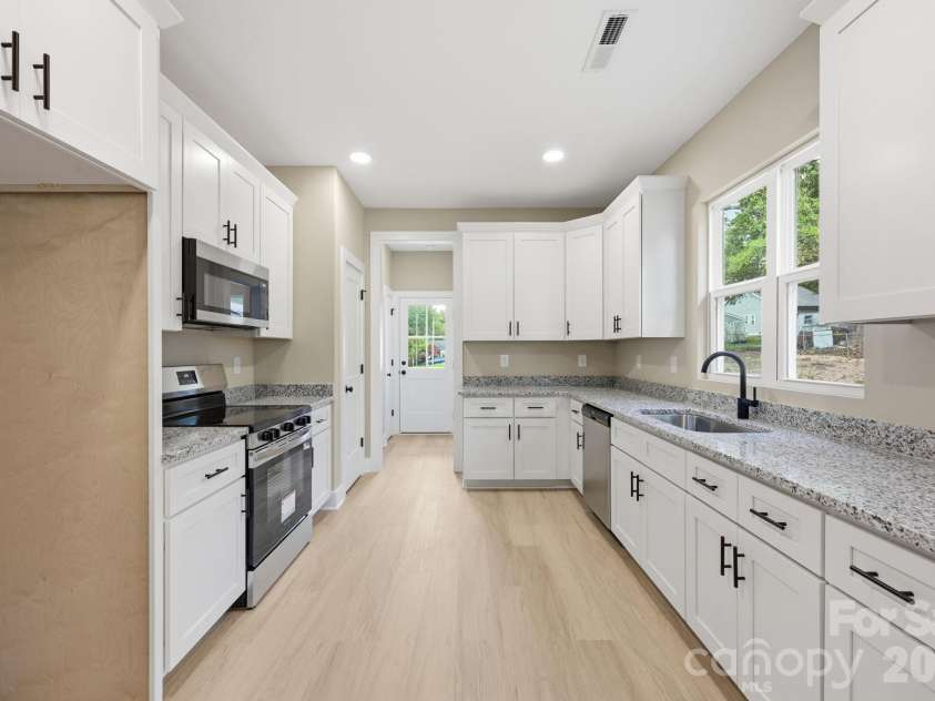 1032 Sycamore Avenue, Gastonia, NC 28052.  MLS# CAR4432941, YatesRealty ID 55570. 