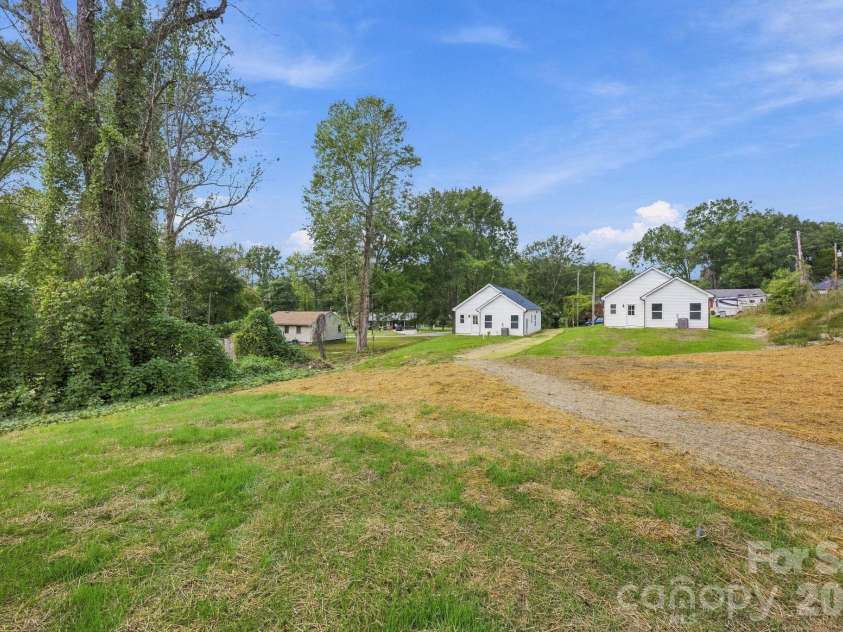 1032 Sycamore Avenue, Gastonia, NC 28052.  MLS# CAR4432941, YatesRealty ID 55570. 