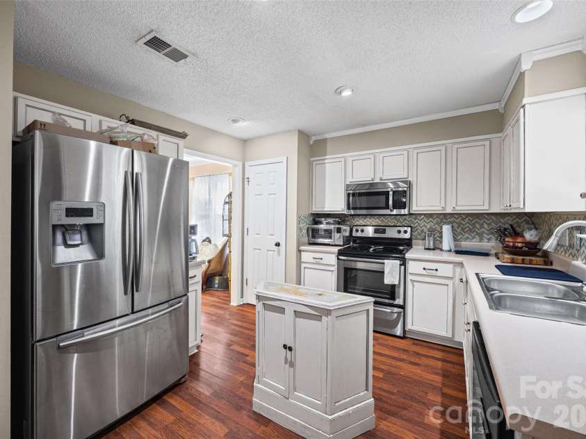 1277 Winding Path Road, Lake Wylie, SC 29710.  MLS# CAR4430642, YatesRealty ID 55573. 