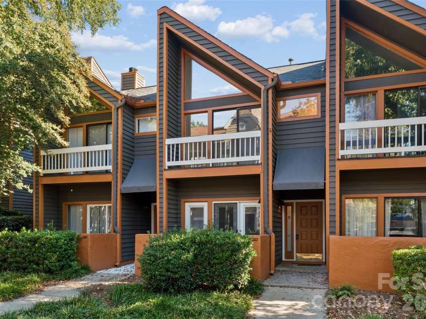 422 8th Street, Charlotte, NC 28202.  MLS# CAR4432729, YatesRealty ID 55576. 