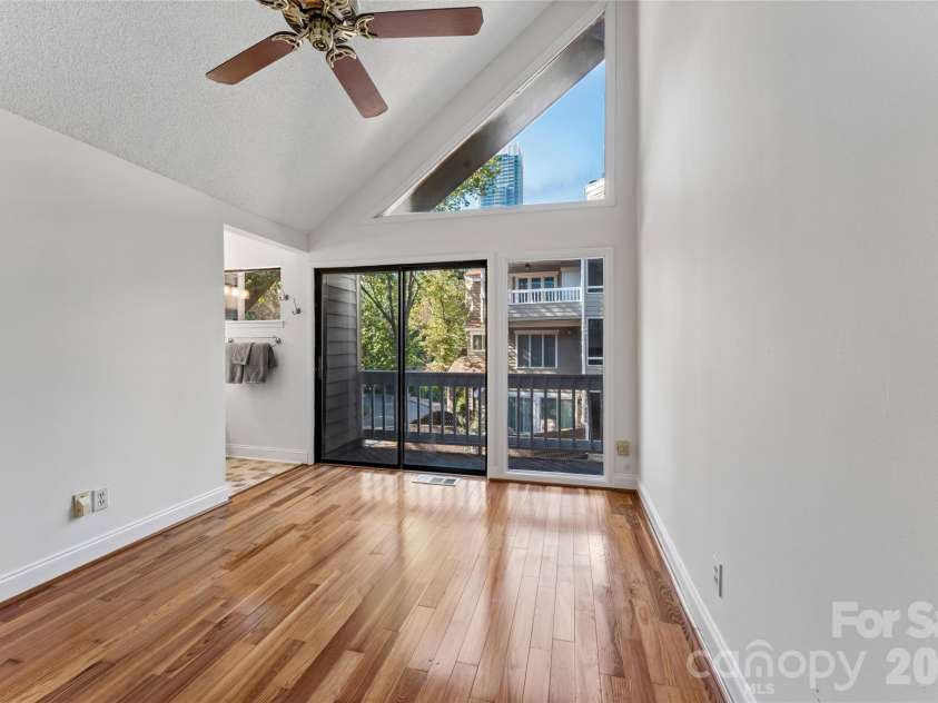 422 8th Street, Charlotte, NC 28202.  MLS# CAR4432729, YatesRealty ID 55576. 