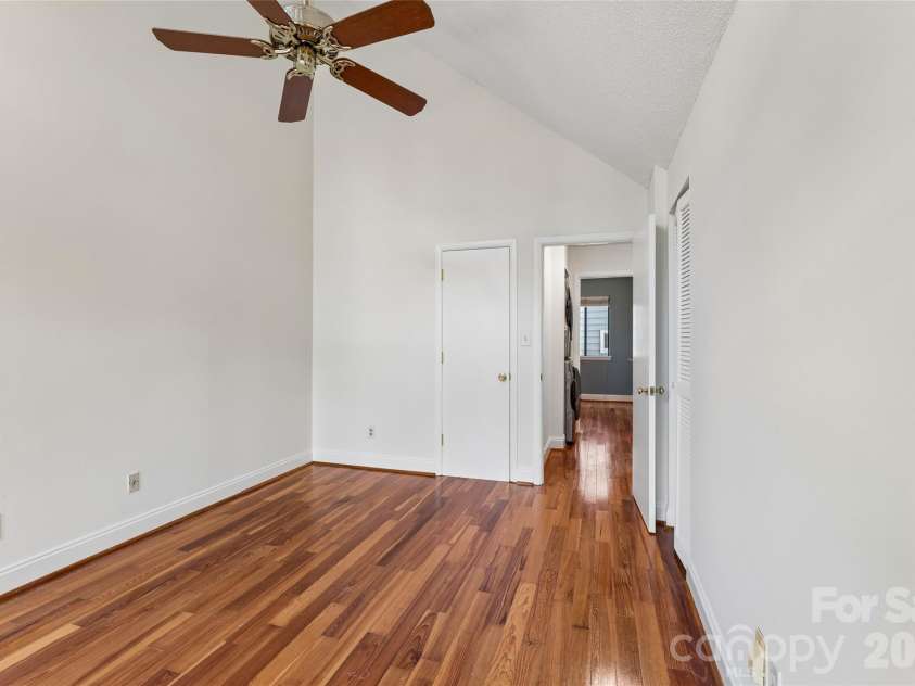 422 8th Street, Charlotte, NC 28202.  MLS# CAR4432729, YatesRealty ID 55576. 