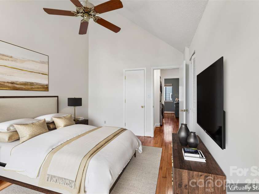 422 8th Street, Charlotte, NC 28202.  MLS# CAR4432729, YatesRealty ID 55576. 