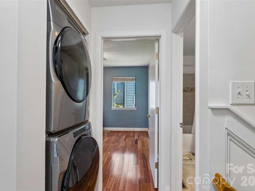 422 8th Street, Charlotte, NC 28202.  MLS# CAR4432729, YatesRealty ID 55576. 