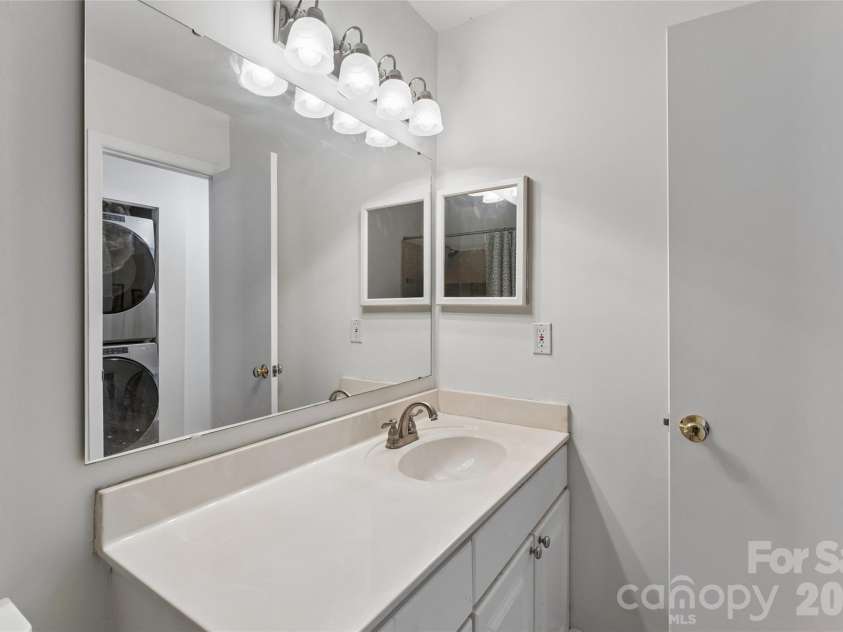 422 8th Street, Charlotte, NC 28202.  MLS# CAR4432729, YatesRealty ID 55576. 