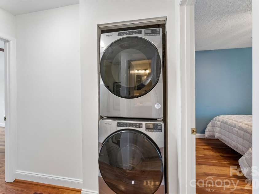 422 8th Street, Charlotte, NC 28202.  MLS# CAR4432729, YatesRealty ID 55576. 