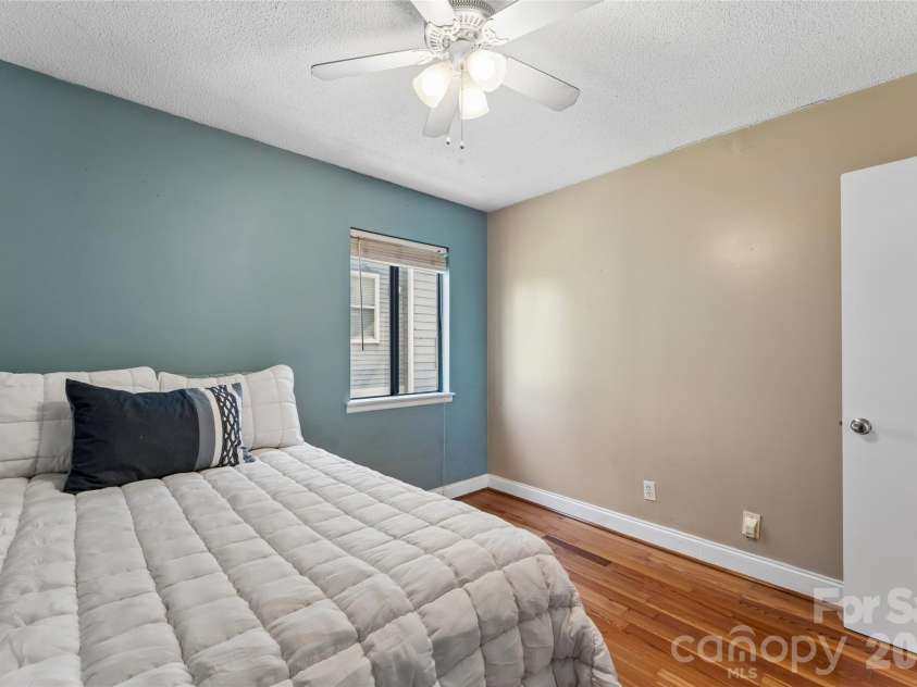 422 8th Street, Charlotte, NC 28202.  MLS# CAR4432729, YatesRealty ID 55576. 