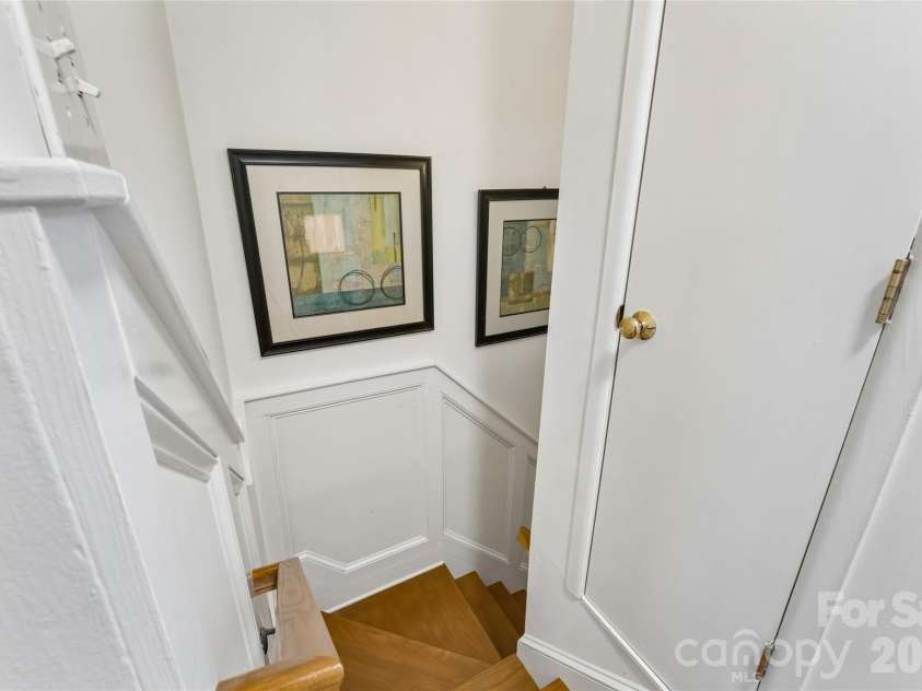 422 8th Street, Charlotte, NC 28202.  MLS# CAR4432729, YatesRealty ID 55576. 