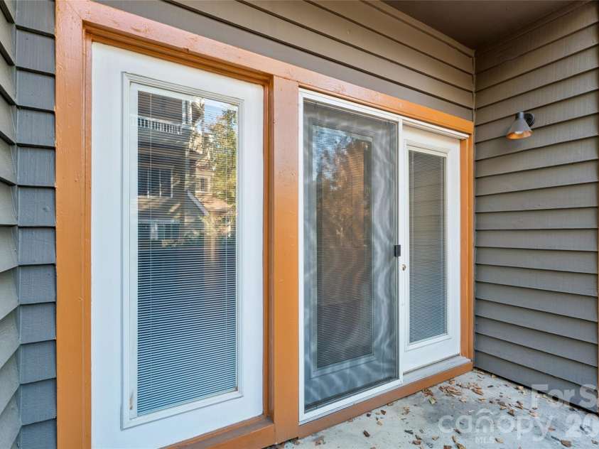 422 8th Street, Charlotte, NC 28202.  MLS# CAR4432729, YatesRealty ID 55576. 