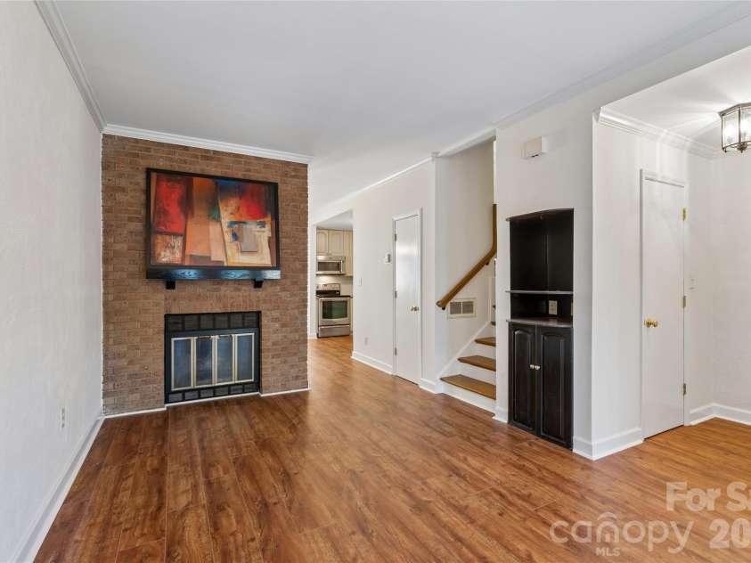422 8th Street, Charlotte, NC 28202.  MLS# CAR4432729, YatesRealty ID 55576. 