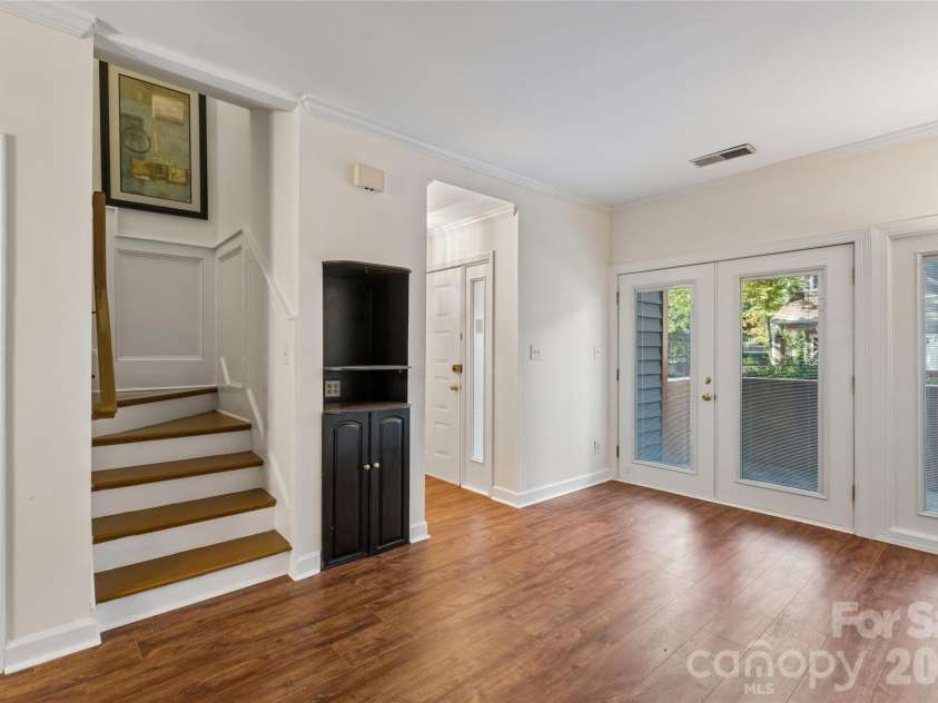 422 8th Street, Charlotte, NC 28202.  MLS# CAR4432729, YatesRealty ID 55576. 