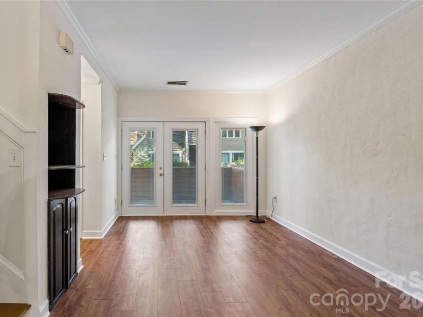 422 8th Street, Charlotte, NC 28202.  MLS# CAR4432729, YatesRealty ID 55576. 
