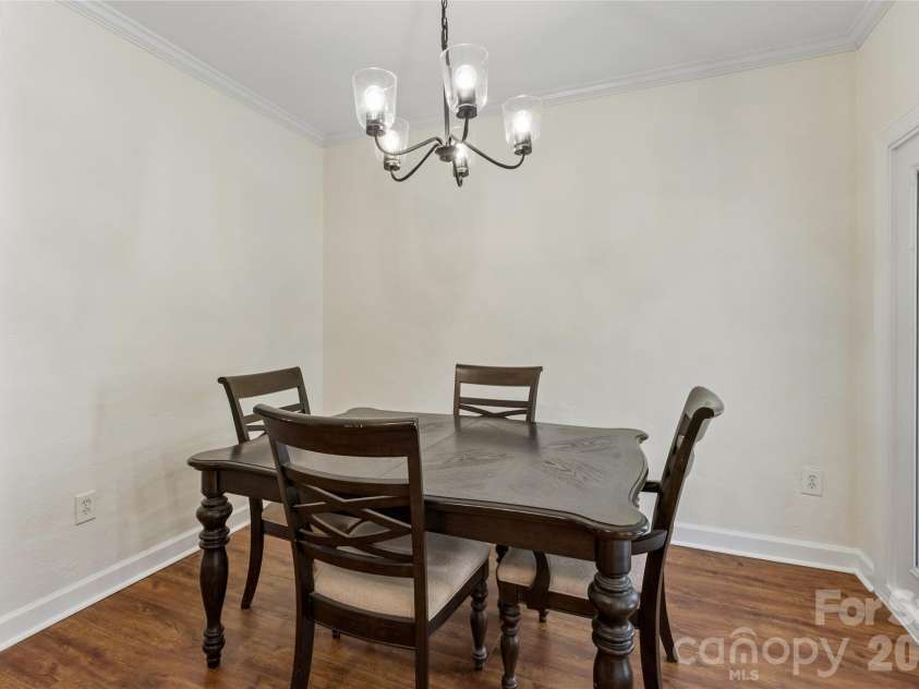 422 8th Street, Charlotte, NC 28202.  MLS# CAR4432729, YatesRealty ID 55576. 