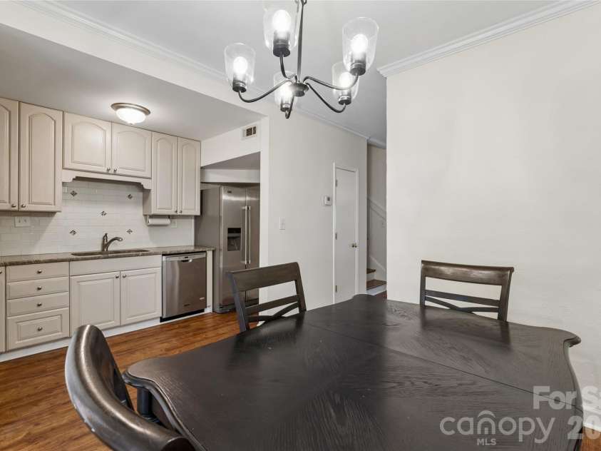 422 8th Street, Charlotte, NC 28202.  MLS# CAR4432729, YatesRealty ID 55576. 