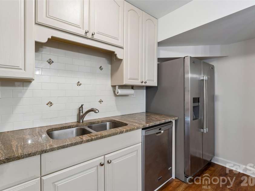 422 8th Street, Charlotte, NC 28202.  MLS# CAR4432729, YatesRealty ID 55576. 