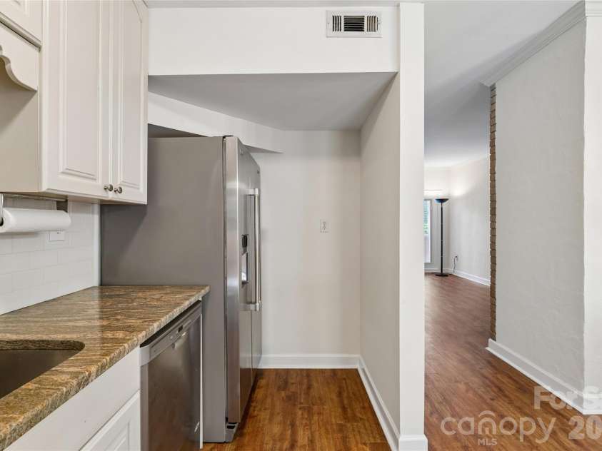 422 8th Street, Charlotte, NC 28202.  MLS# CAR4432729, YatesRealty ID 55576. 