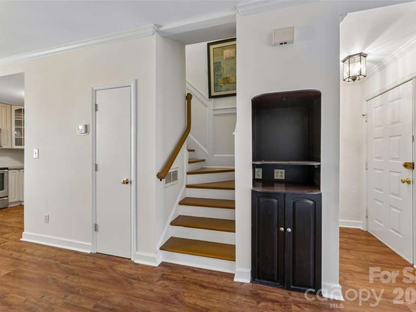 422 8th Street, Charlotte, NC 28202.  MLS# CAR4432729, YatesRealty ID 55576. 