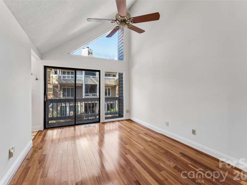 422 8th Street, Charlotte, NC 28202.  MLS# CAR4432729, YatesRealty ID 55576. 