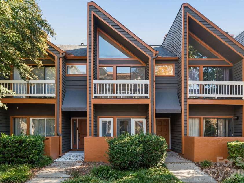 422 8th Street, Charlotte, NC 28202.  MLS# CAR4432729, YatesRealty ID 55576. 
