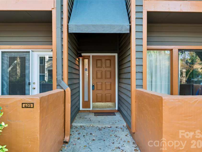 422 8th Street, Charlotte, NC 28202.  MLS# CAR4432729, YatesRealty ID 55576. 