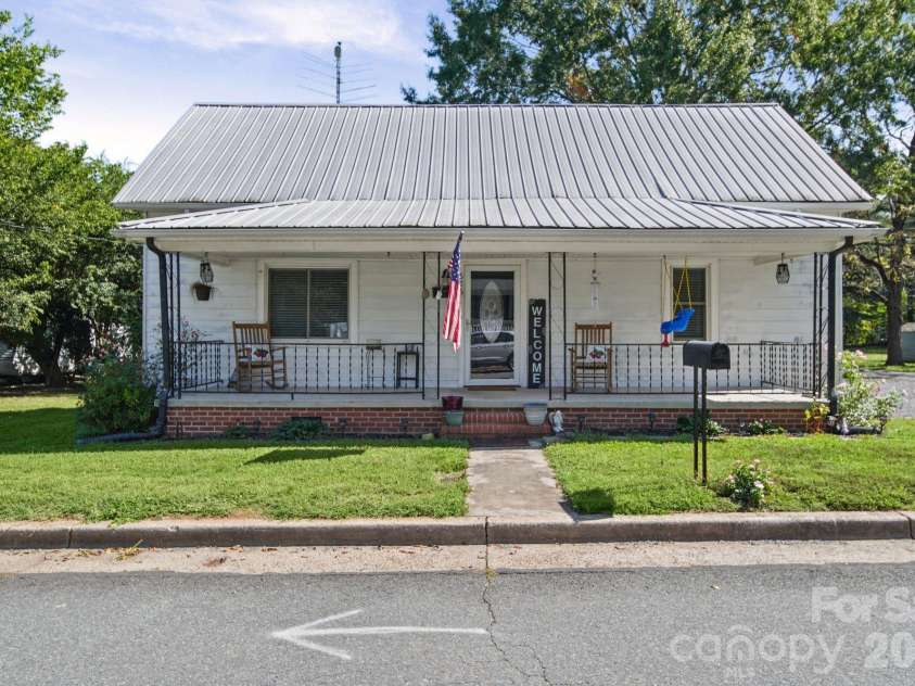626 Austin Street, Albemarle, NC 28001.  MLS# CAR4430962, YatesRealty ID 55577. 