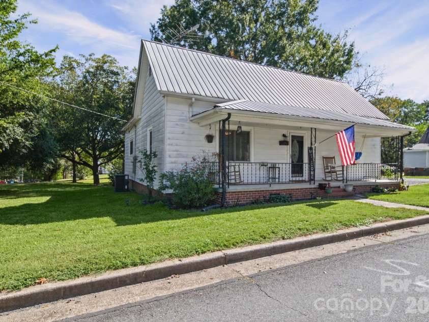 626 Austin Street, Albemarle, NC 28001.  MLS# CAR4430962, YatesRealty ID 55577. 
