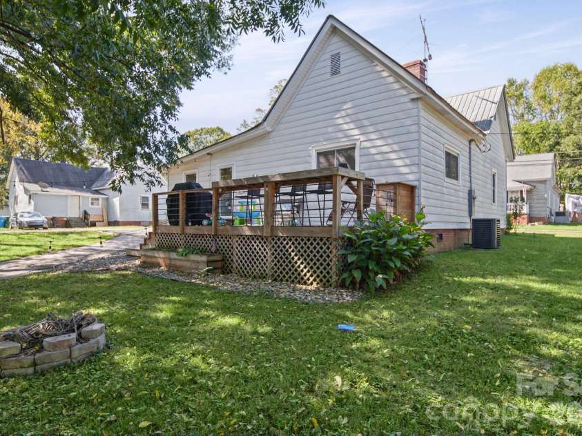 626 Austin Street, Albemarle, NC 28001.  MLS# CAR4430962, YatesRealty ID 55577. 