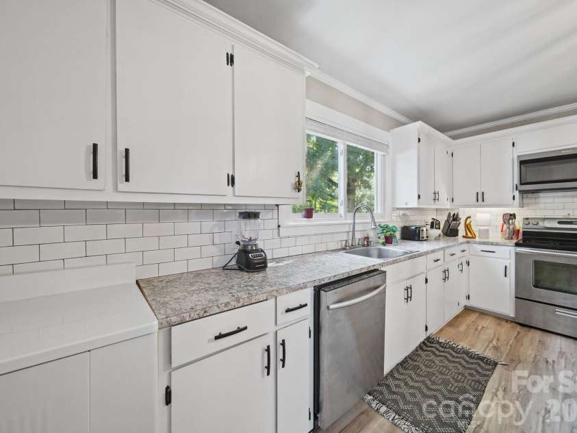 626 Austin Street, Albemarle, NC 28001.  MLS# CAR4430962, YatesRealty ID 55577. 
