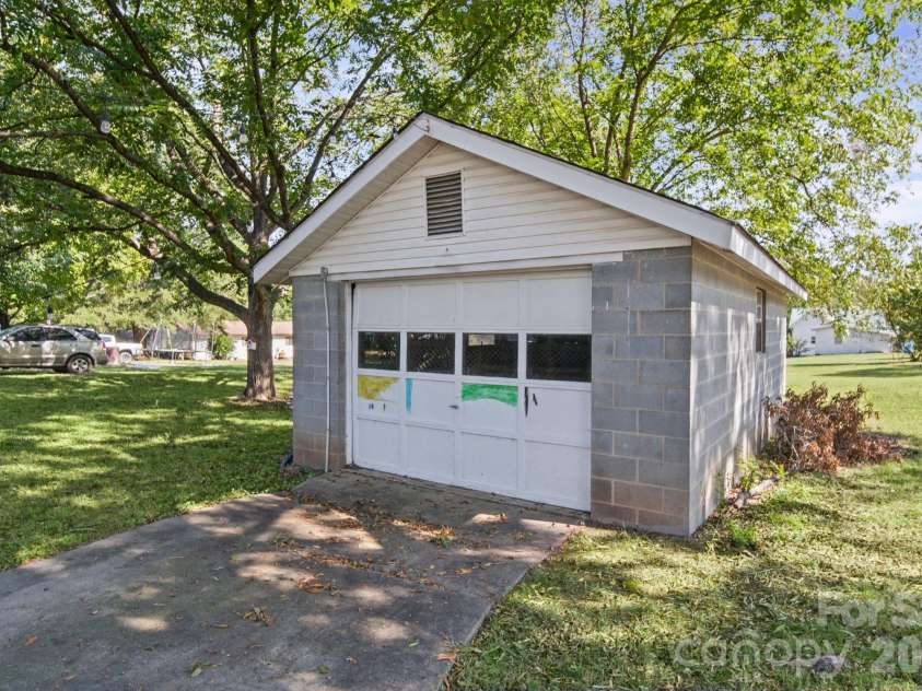 626 Austin Street, Albemarle, NC 28001.  MLS# CAR4430962, YatesRealty ID 55577. 