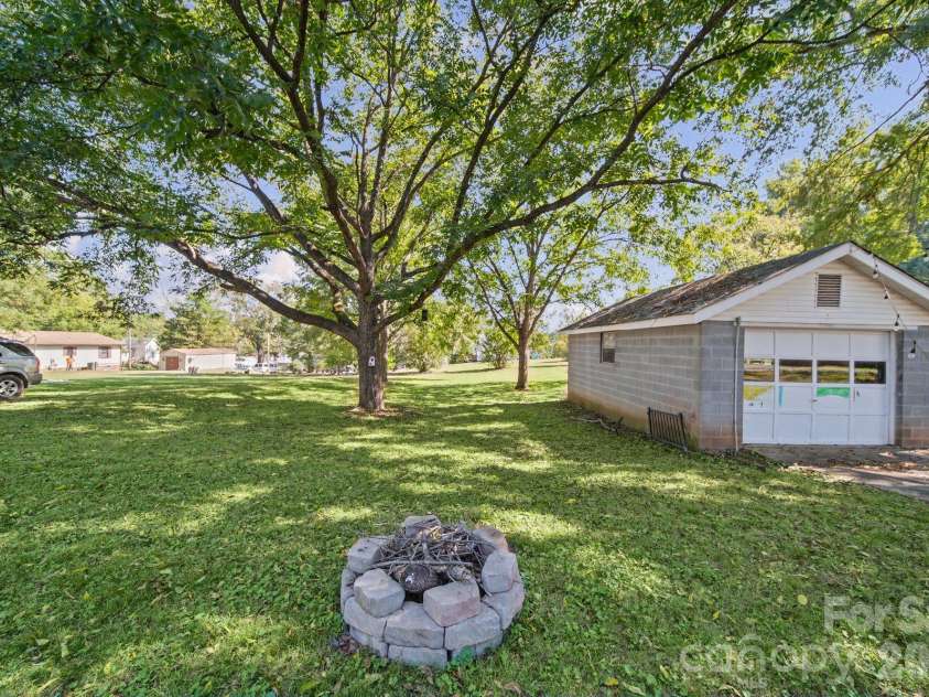626 Austin Street, Albemarle, NC 28001.  MLS# CAR4430962, YatesRealty ID 55577. 