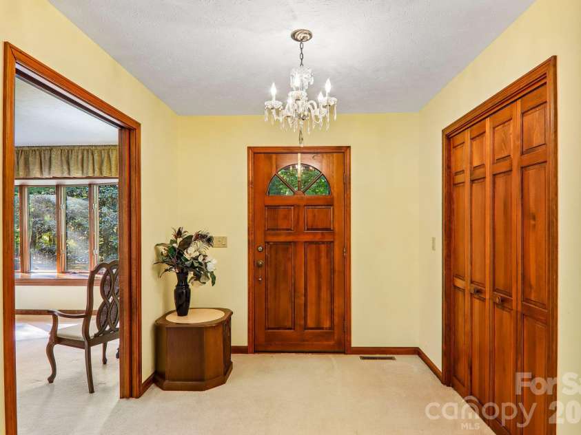 198 Woods End Drive, Hendersonville, NC 28739.  MLS# CAR4432670, YatesRealty ID 55582. 