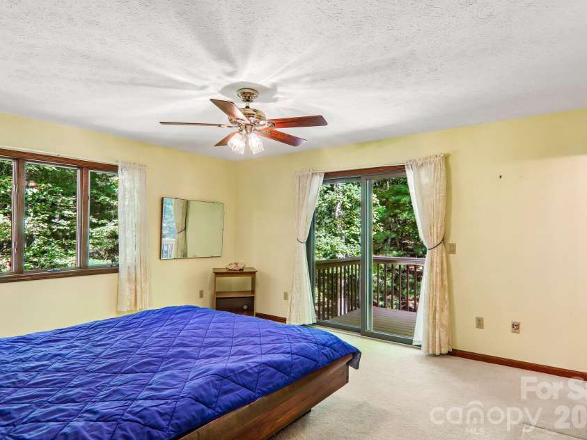198 Woods End Drive, Hendersonville, NC 28739.  MLS# CAR4432670, YatesRealty ID 55582. 