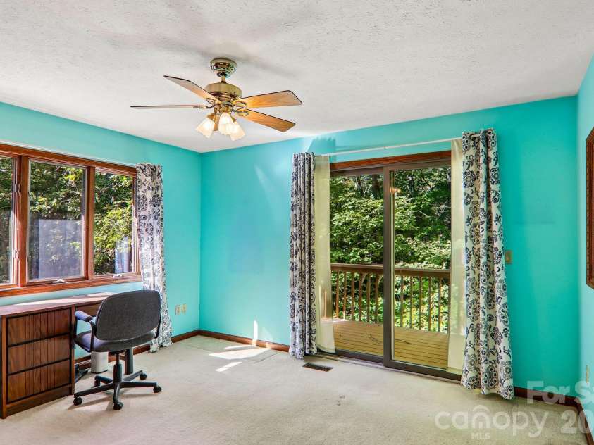 198 Woods End Drive, Hendersonville, NC 28739.  MLS# CAR4432670, YatesRealty ID 55582. 