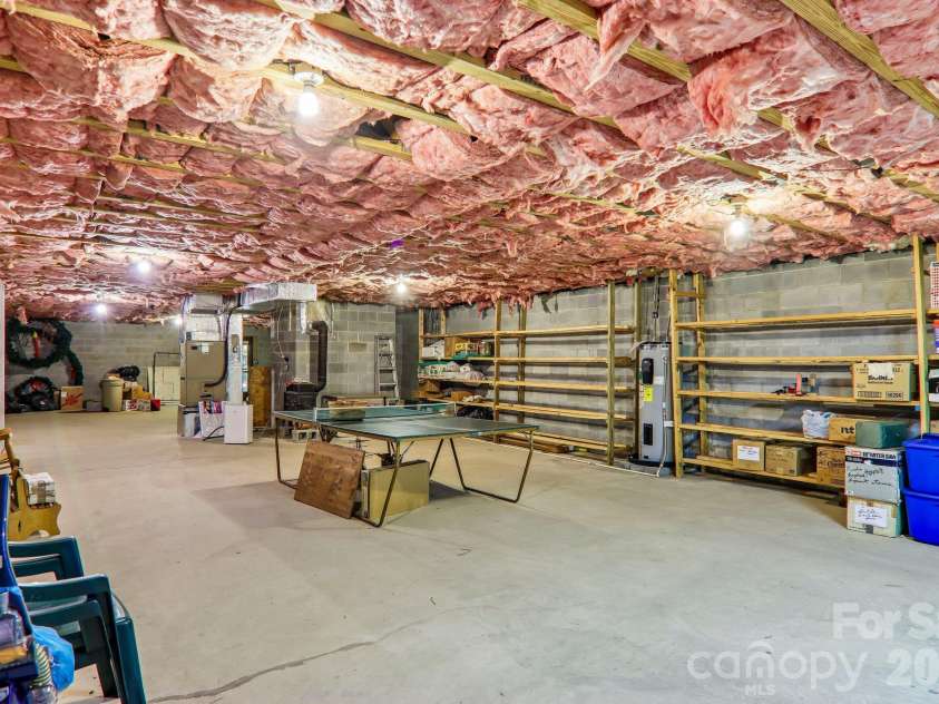 198 Woods End Drive, Hendersonville, NC 28739.  MLS# CAR4432670, YatesRealty ID 55582. 