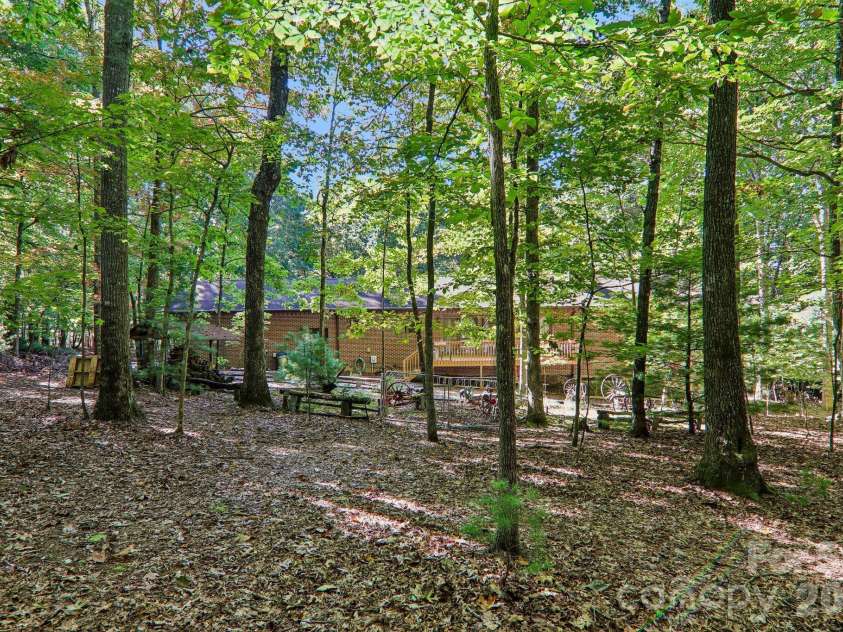 198 Woods End Drive, Hendersonville, NC 28739.  MLS# CAR4432670, YatesRealty ID 55582. 