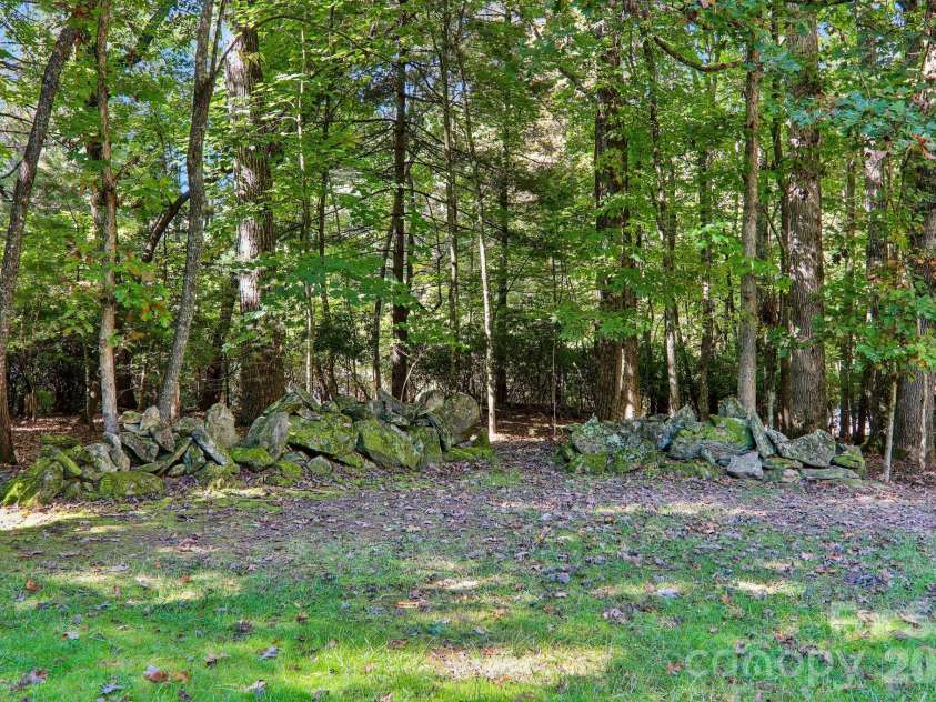 198 Woods End Drive, Hendersonville, NC 28739.  MLS# CAR4432670, YatesRealty ID 55582. 