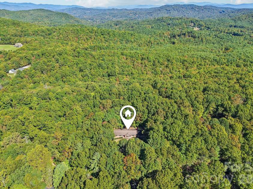 198 Woods End Drive, Hendersonville, NC 28739.  MLS# CAR4432670, YatesRealty ID 55582. 
