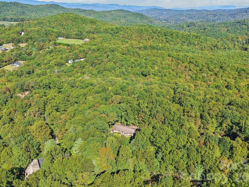 198 Woods End Drive, Hendersonville, NC 28739.  MLS# CAR4432670, YatesRealty ID 55582. 