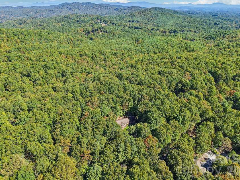 198 Woods End Drive, Hendersonville, NC 28739.  MLS# CAR4432670, YatesRealty ID 55582. 