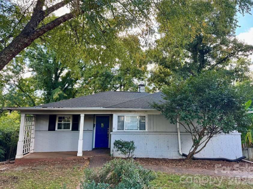 2108 Hassell Place, Charlotte, NC 28209.  MLS# CAR4432529, YatesRealty ID 55584. 