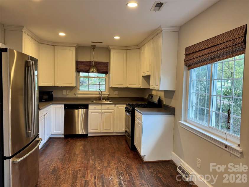 2108 Hassell Place, Charlotte, NC 28209.  MLS# CAR4432529, YatesRealty ID 55584. 