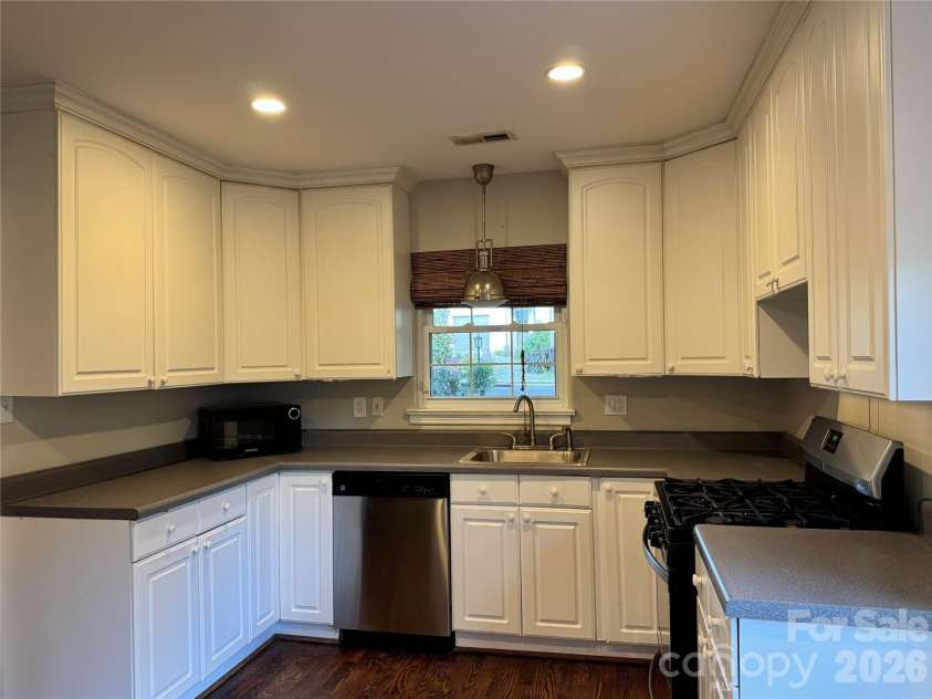 2108 Hassell Place, Charlotte, NC 28209.  MLS# CAR4432529, YatesRealty ID 55584. 