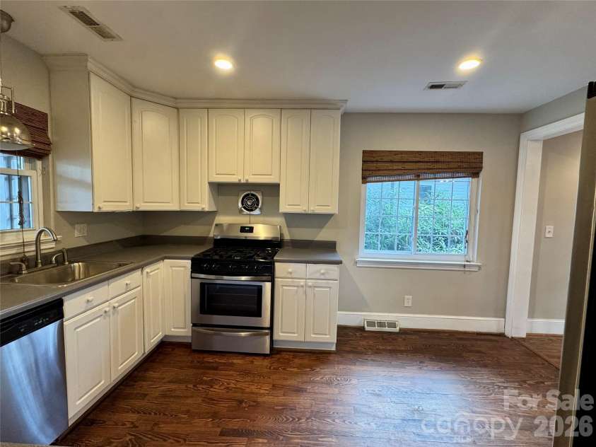 2108 Hassell Place, Charlotte, NC 28209.  MLS# CAR4432529, YatesRealty ID 55584. 